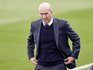 Zrada století: Legenda Realu Madrid Zinédine Zidane bude novým trenérem FC Barcelona