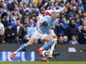 Titulový šlágr Arsenalu s Manchesterem City přinesl bezgólovou remízu. V čele zůstává Liverpool