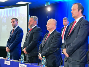 Přestupové spekulace: Těžká váha proti Fouskově kandidatuře? Amorim se nebrání přesunu do Anglie, Zirkzee preferuje setrvání v Itálii 