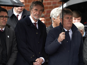 Sir Jim Ratcliffe chystá škrty v Manchesteru United: Konec luxusních aut pro zaměstnance