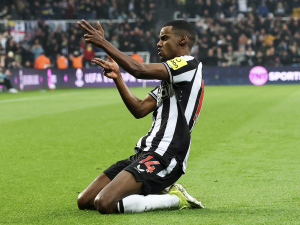Alexander Isak se stal obětí loupežného gangu