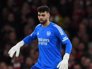 David Raya není brankář, říká nizozemská legenda