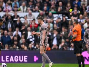 Hororový zápas Mickyho van de Vena: 2 chyby během 2 minut nastartovaly debakl od Newcastlu