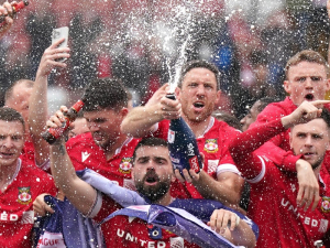 Wrexham si zajistil postup do League One. Hollywoodské hvězdy se neubránily slzám