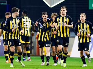 Bývalá farma Chelsea Vitesse díky rekordnímu odečtu bodů po více jak 40 letech sestupuje z Eredivisie