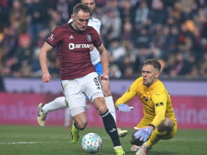 Sparta i přes náskok tří branek nakonec bránila vítězství