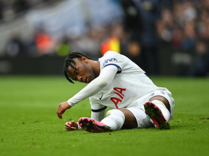 Obránce Tottenhamu Udogie příjde o Euro 2024