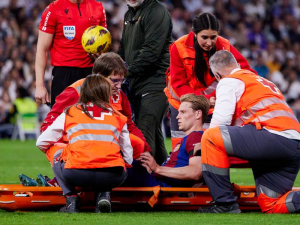 Frenkie de Jong si za Barcelonu v této sezóně již nezahraje, na EURO by měl být ale fit