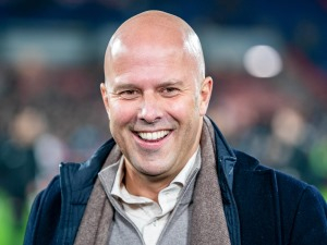 Liverpool zahájil jednání s Feyenoordem ohledně příchodu trenéra Arneho Slota