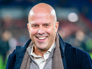 Liverpool má nového trenéra. Jürgena Kloppa nahradí Arne Slot z Feyenoordu