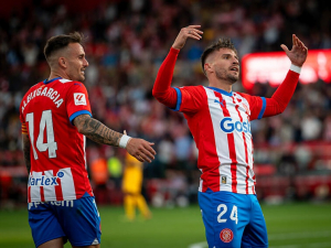 Real Madrid slaví mistrovský titul. Zařídila to výhra Girony nad Barcelonou 