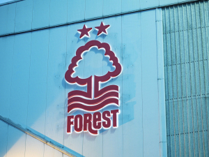 Nothingam Forest žaluje Sky Sports. Důvod? Gary Neville, Jamie Carragher a jejich výroky