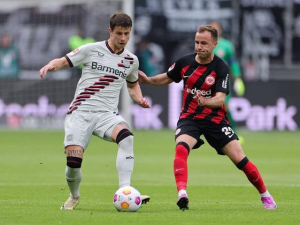 Adam Hložek 3 asistencemi dovedl Bayer Leverkusen k další výhře