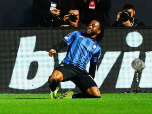 Přijde Atalanta o dalšího hráče? Lookmana sleduje PSG