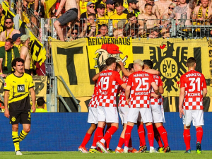 Borussia Dortmund už se plně soustředí na finále Ligy mistrů. V Mohuči schytala výprask 0:3