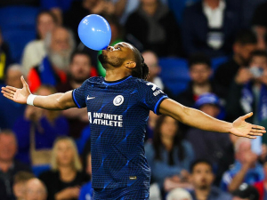 Chelsea zvládla na dálku souboj s Newcastlem o Evropu. Pomohl jí Manchester United