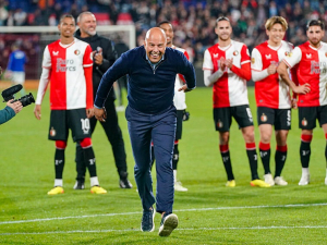 Arne Slot dnes podepsal smlouvu s Liverpoolem