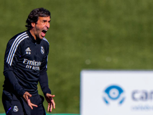 Raúl je na odchodu z Realu Madrid, chce trénovat v Bundeslize
