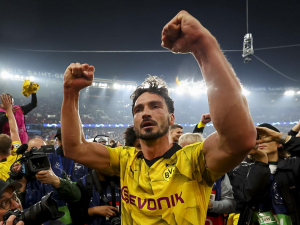 Z Borussie Dortmund odchází po trenérovi také Mats Hummels