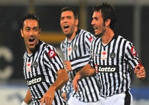 Cagliari rozstřílelo Bolognu, Udinese ztratilo doma s Janovem