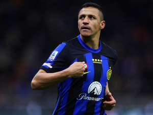 Cesc Fábregas začíná s posilováním Coma. Přijít by mohl Alexis Sánchez