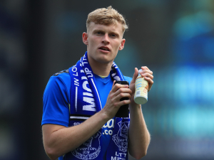 Everton chce za Branthwaitea 80 miliónů liber. Manchester United chystá oficiální nabídku