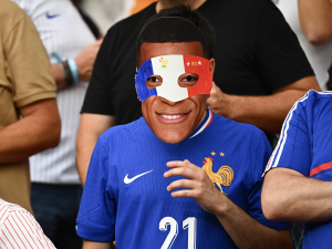 Kylian Mbappé požaduje 100 milionů eur od PSG, které mu klub údajně dluží