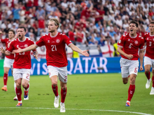 Dánsko a Srbsko odehrají v zamotané skupině C zápas o postup do osmifinále