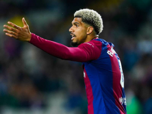 Barcelona se rozhoduje, zda si nechat Arauja, Flick je pro