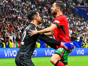 Slovinská pohádka došla až do penalt. V nich Portugalcům postup zachránil čaroděj Costa