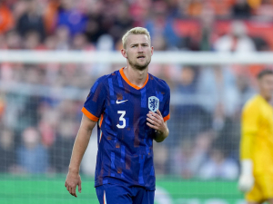 Spekulace se pomalu přetavují ve skutečnost, United vyjednává o de Ligtovi