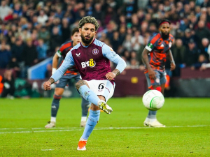 Douglas Luiz už je hráčem Juventusu. Aston Villa za něj dostala dva mladíky