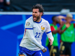 Theo Hernandéz zůstává v AC Milán. Šanci dostane i Jimenéz