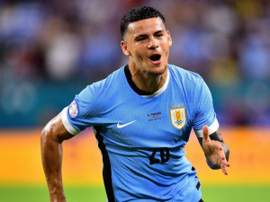 Barcelona i Atlético Madrid se zajímají o Maxiho Arauja, hvězdu Copa América