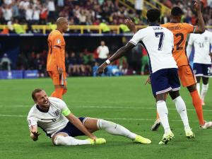 UEFA se vyjádřila, proč v semifinále mistrovství Evropy byla písknuta penalta po faulu Dumfriese
