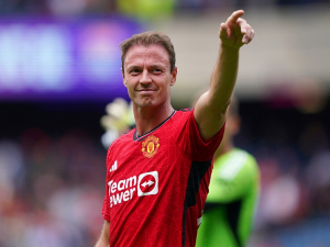 Jonny Evans pokračuje v Manchesteru United. Smlouvu prodloužil o rok
