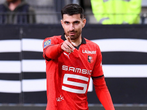 Bayer Leverkusen podepíše Terriera z Rennes. Opačným směrem by mohl odejít Adam Hložek