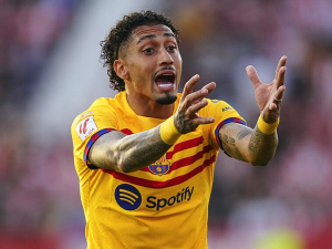 Raphinha na odstřel? Barcelona se loučí i s kapitánem