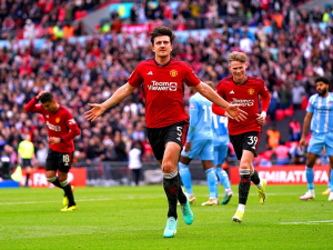 Maguire v Manchesteru United zůstává, Wan-Bissaka končí