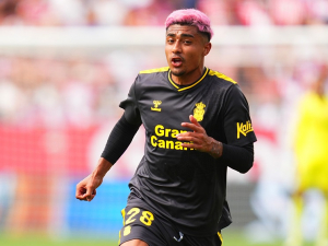 Bek Barcelony Araujo odchází do Premier League. Hrát by měl za Bournemouth