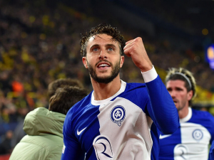 Manchester United chce vyztužit obranu. Zájem má o volného Hermosa
