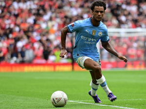 Oscar Bobb si zlomil nohu. Manchester City musí posílit