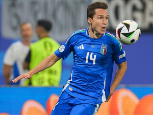 Federico Chiesa chce do Barcelony. Bude ho klub moct podepsat?