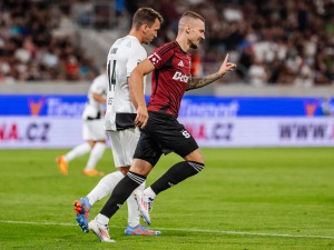 Sparta zvítězila 2:0 v Hradci a nadále vede ligovou tabulku