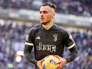 Na Slavii přijede bývalý kandidát na Zlatý míč Filip Kostič. Fenerbahce ho z Juventusu získalo na hostování