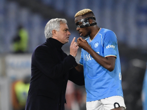 José Mourinho: Osimhen je fantastický hráč, ale příliš často simuluje 