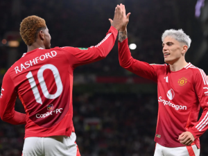 Old Trafford se zase jednou změnil v divadlo snů. Manchester United porazil Barnsley 7:0