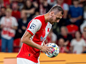 Hradec zametl se Slováckem, stejně jako Slavia s Plzní. Karviná poprvé naplno bodovala doma, Baník vyhrál v Teplicích