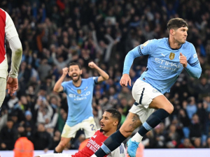 Manchester City v nastavení zachránil remízu s oslabeným Arsenalem