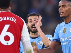 Bernardo Silva rýpe do Arsenalu. O body prý Manchester City připravil rozhodčí